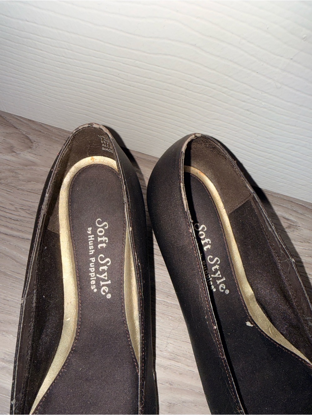 Soft Style Women’s Dark Brown Bow-Trim Loafers with Gold Accents - Picture 3 of 5